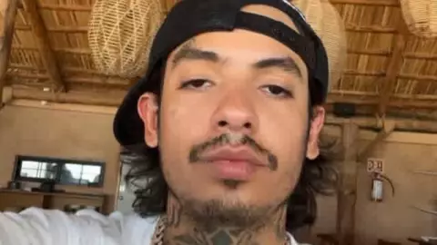 Natanael Cano resbala en concierto