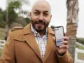 Lupillo Rivera muestra su celular..jpg
