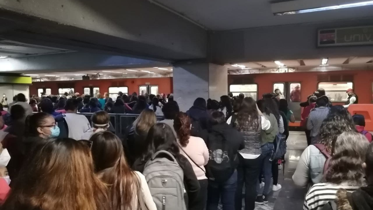 Metro CDMX: Tres líneas presentan retrasos y 7 alta afluencia