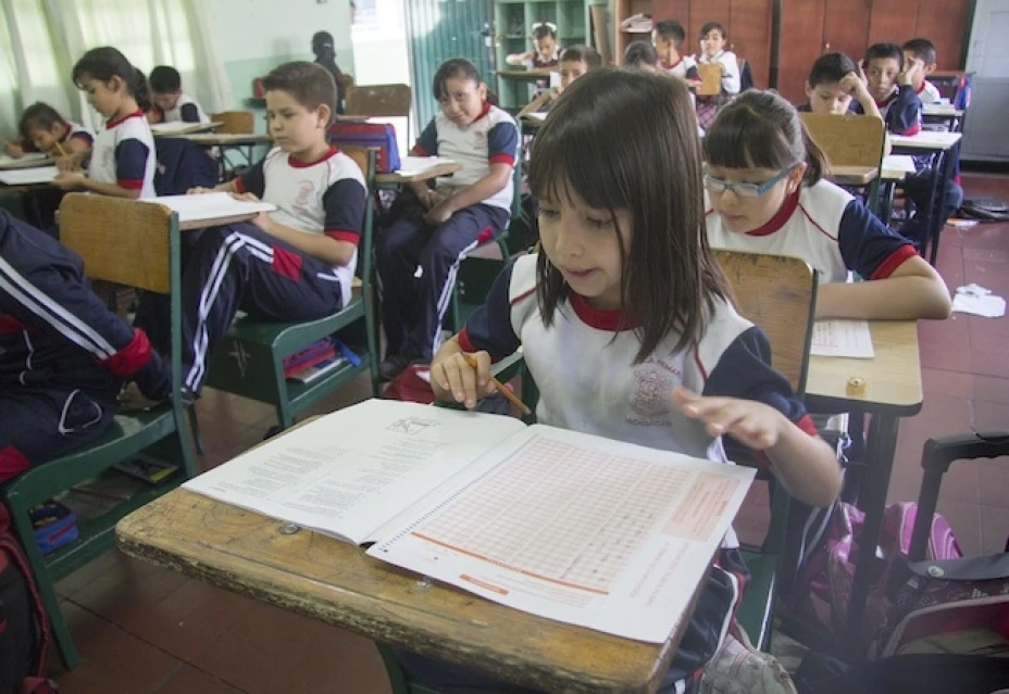 Una maestra de primaria en Nuevo León le daba las respuestas de la prueba ENLACE a sus alumnos cuando uno de ellos cuestionó la legalidad de esa práctica