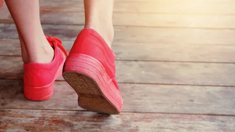 Mover el pie inconscientemente