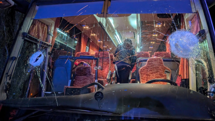 Autobús apedreado en Italia