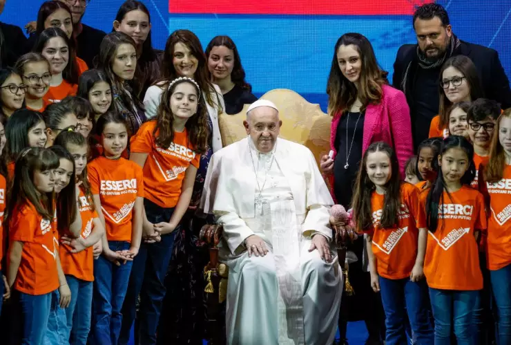 papa-francisco-critico-baja-tasa-natalidad-mundo-no-faltan-perros-gatos-faltan-hijos.jpg