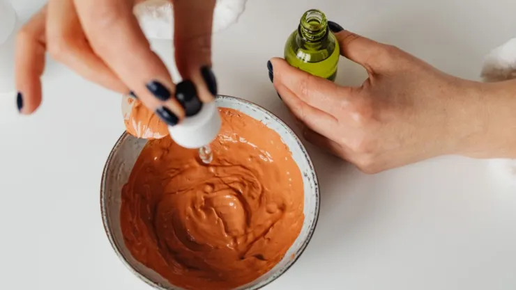7 mascarillas caseras para calmar la piel irritada del rostro tras una quemadura solar leve