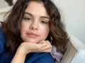 Selena selfie 2.jpg