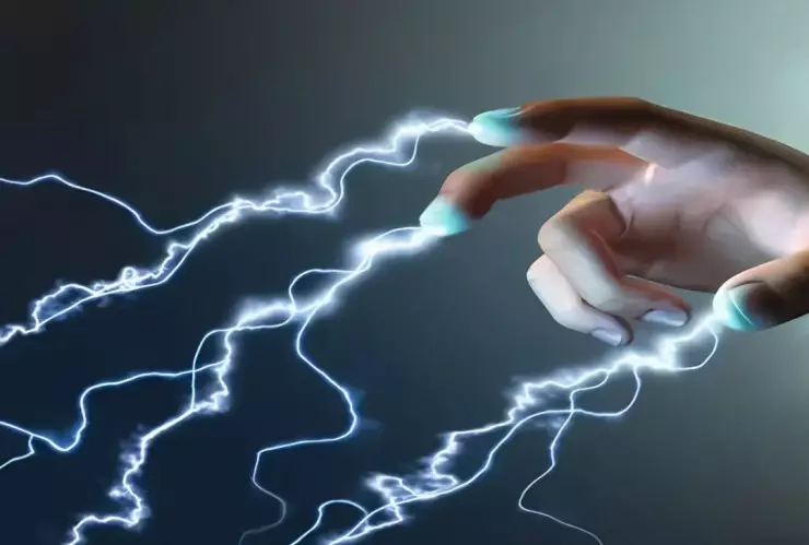 Qué significa cuando una persona te da “toques”, según la ciencia