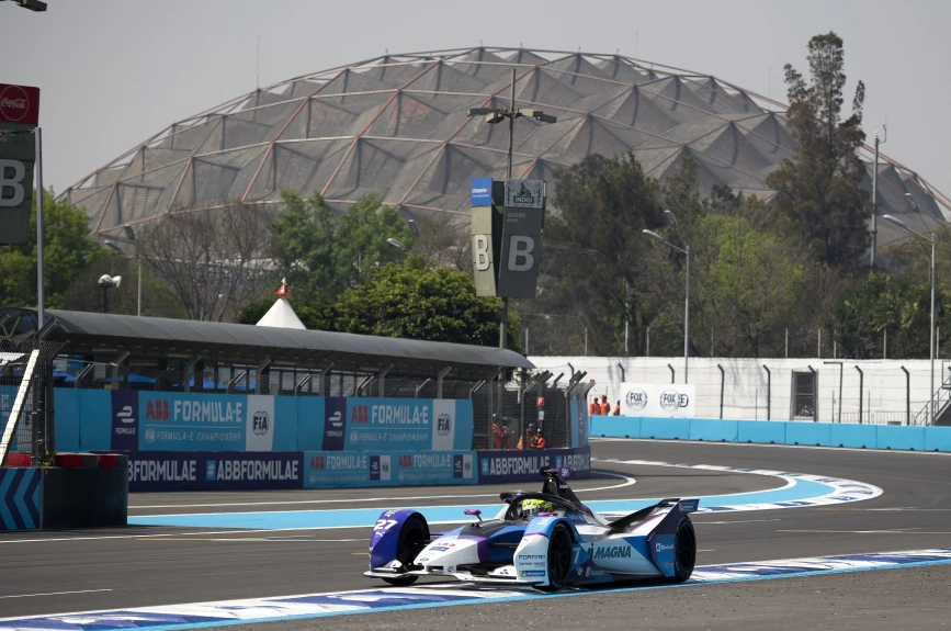El Neozelandés, Mitch Evans se mantuvo a la cabeza después de 45 minutos de carrera durante el E-Prix de la Fórmula E 2020.