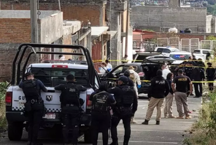 Michoacán: Hombre amenaza con explosivo, atropella a policías y muere abatido