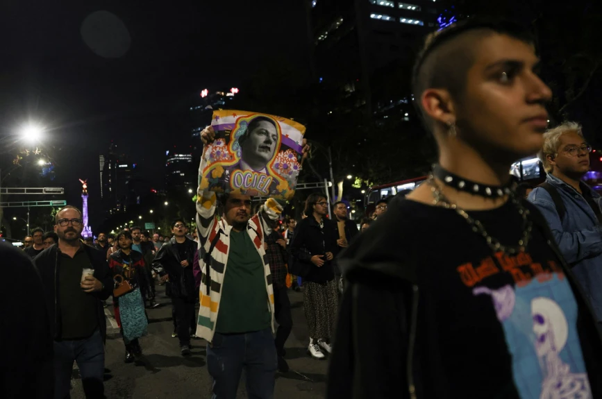 Meses atrás, Ociel Baena había solicitado protección gubernamental debido a los constantes ataques que recibía y las amenazas de muerte en su contra.