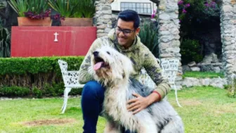 Carlos Rivera con sky..jpg