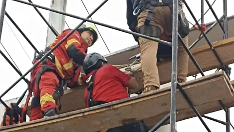 Trabajador se electrocuta en la colonia Resurgimiento, Puebla