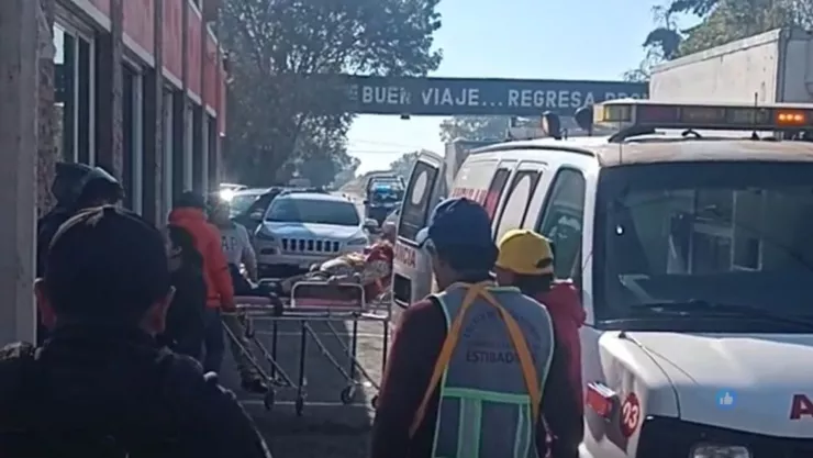 Balean a mujer frente a su hija tras resistirse a un asalto en Texmelucan hoy; salió del tianguis