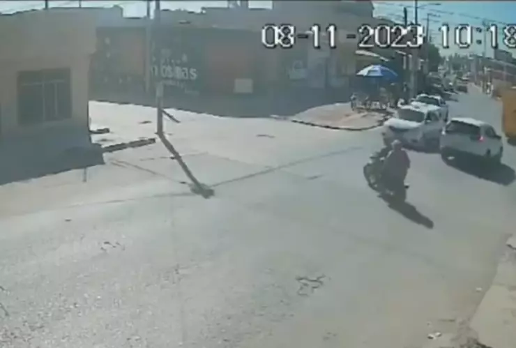 Taxista atropella a motociclista con su familia SLP