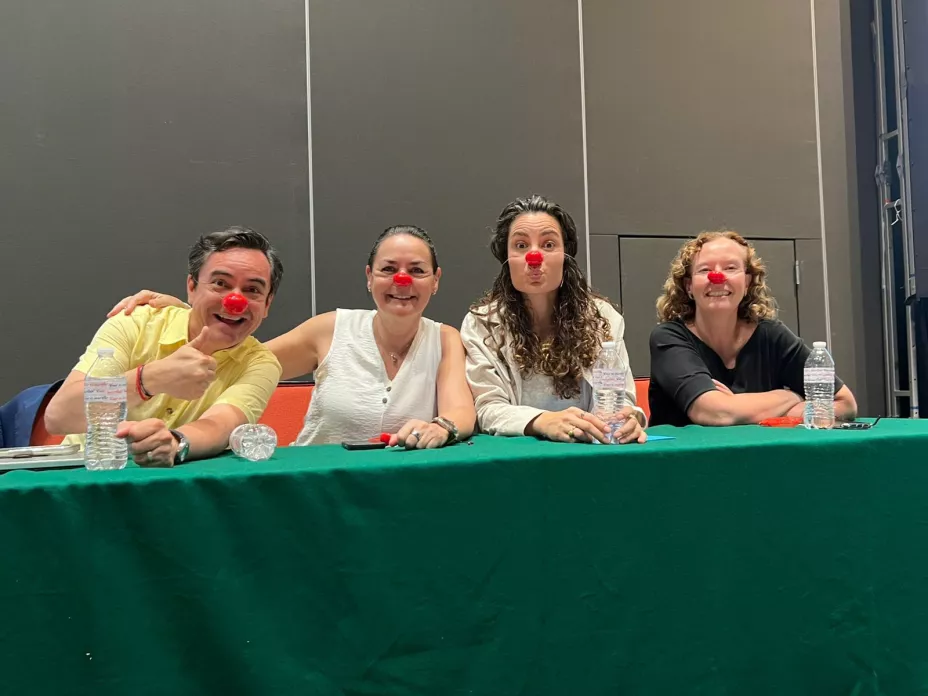 Jorge Garcia (Doctor Payaso), Ana Carolina Sepúlveda (Facultad de Medicina de la UNAM), Andrea del Bosque (Pfizer México), Diana Wright (GNP Seguros).jpeg
