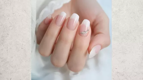 Acento delicado en una uña