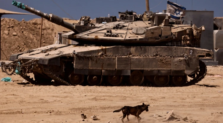 Gaza bajo fuego: Israel llama a reservistas, debate ofensiva terrestre y enfrenta divisiones en su liderazgo político y militar.