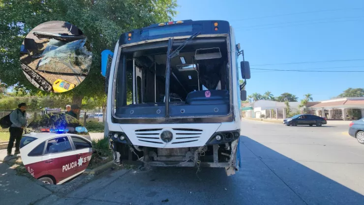 Choca camión de pasajeros en el Centro de Los Mochis, Sinaloa..jpg