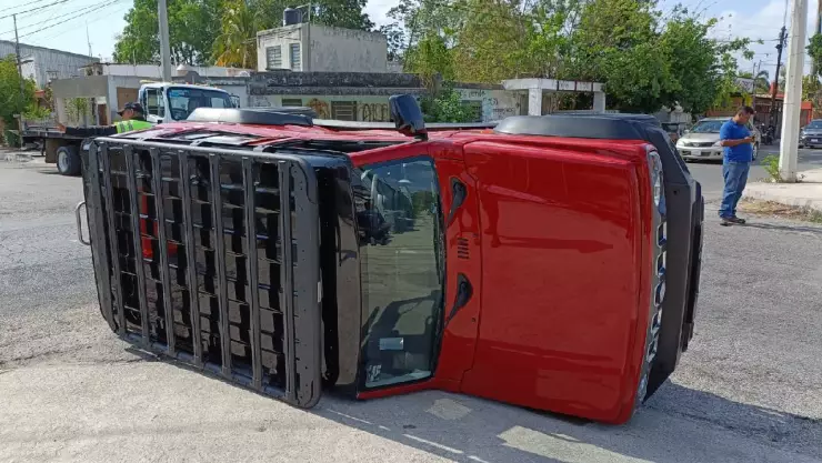 FOTO_ Estrena su camioneta nueva en fuerte accidente de tránsito en Chuburná de Hidalgo