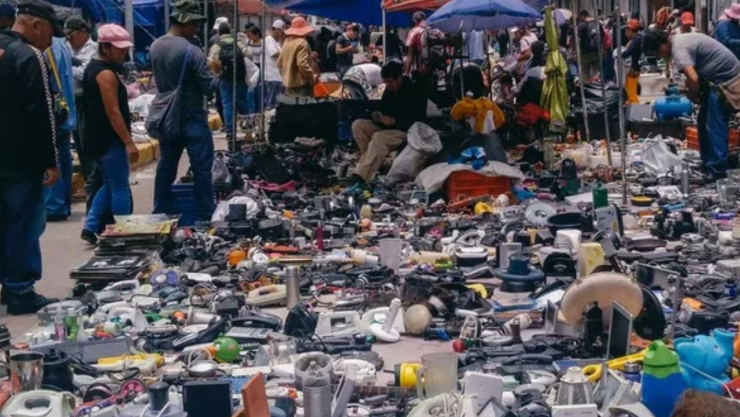 Chácharas en el tianguis El Salado