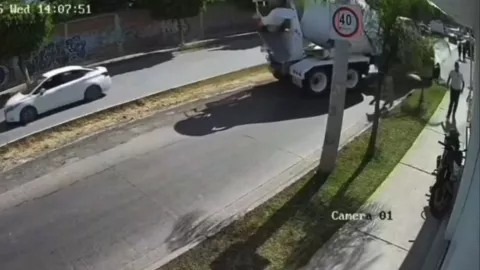 “No lo vio”: grabación muestra atropellamiento mortal en León; conductor intentó huir