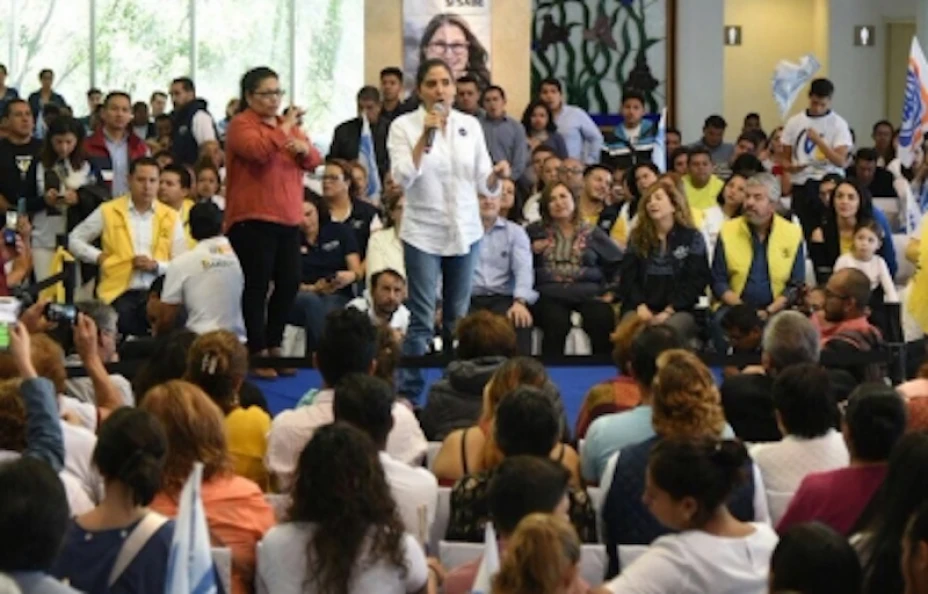 Alejandra Barrales.