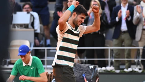 Carlos Alcaraz conquista Roland Garros.