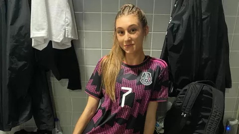 Tatiana Flores con el uniforme de la Selecci&oacute;n Mexicana