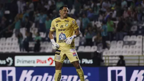 Rodolfo Cota en el partido de León vs Chivas Jornada 1 Apertura 2023