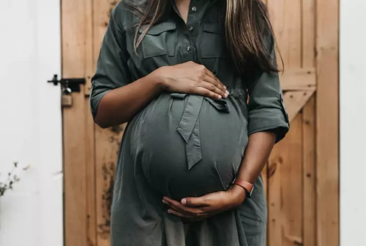 No sabía que estaba embarazada, pensó que tenia problemas de riñón