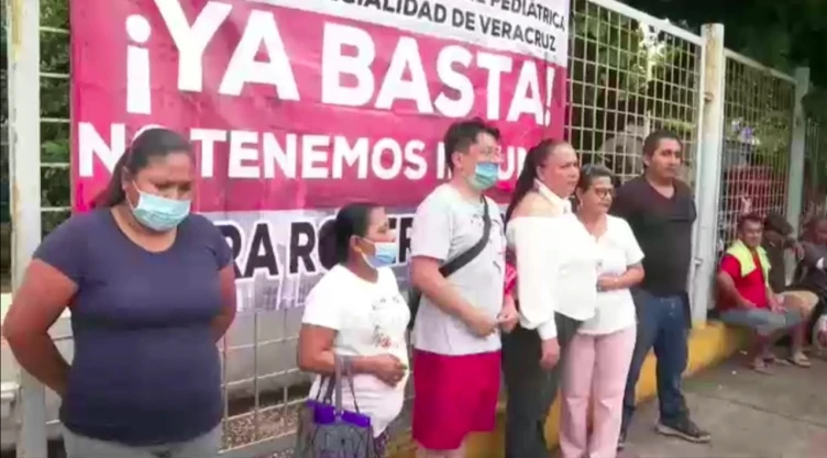 Lona para protestar por falta de medicamentos en Veracruz.