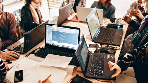 ¿Qué dice la Ley Federal del Trabajo sobre tener pareja en el trabajo