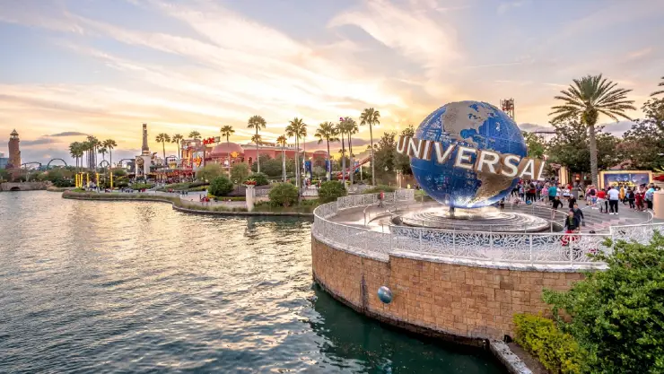 un paisaje hermoso en la entrada de Universal Orlando Resort