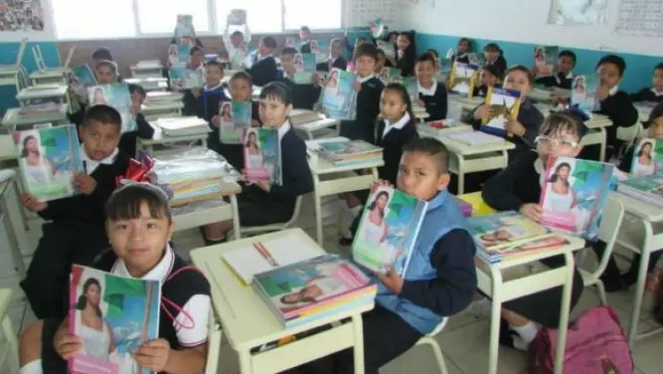 ni&ntilde;os en clases.jpg