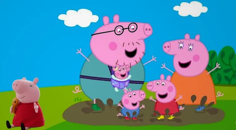 4 peluches de Peppa, George, Mamá Pig y Papá Pig que todo fan de Peppa Pig debe tener.jpg