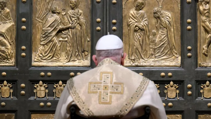¿Sigue mal? Vaticano informa sobre la salud del Papa Francisco un día después de ser internado