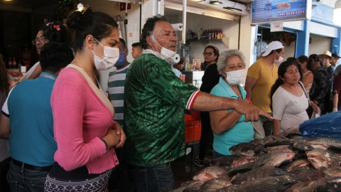 Gran afluencia de compradores en La Viga