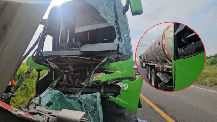 Choque en carretera Villahermosa-Coatzacoalcos deja un autobús destrozado