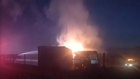VIDEO | ¡ÚLTIMA HORA! Terrible incendio de tractocamiones en la autopista Colima-Guadalajara