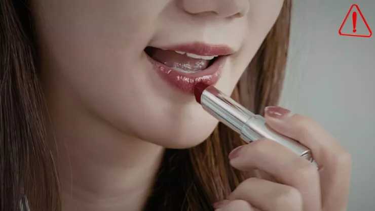 La IA advierte cuál es el color de labial que deben evitar quienes tienen labios delgados.jpg