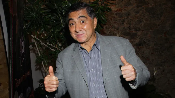 Carlos Bonavides trabaja en la calle por falta de dinero y trabajo