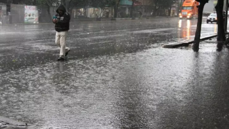Vigilan DOS zonas de baja presión con potencial de desarrollo ciclónico en Méxic