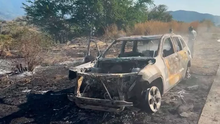 Camioneta-incendiada (1).jpg