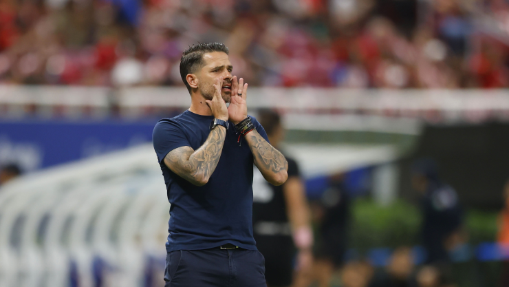 Fernando Gago, ex DT de Chivas, entró en conflicto con Boca Juniors