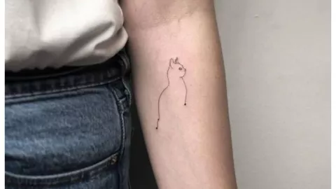 tatuaje minimalista gato