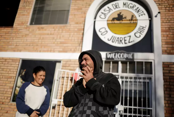 Foto del jueves de Adimar de Clavarlho Silha y su esposa Maria Aparecida Cavarlho Silha, integrantes de una familia brasileña enviada a Ciudad Juarez mientras esperan una audiencia migratoria en EEUU