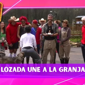 Fernando Lozada canta las mañanitas a su novia en La Granja VIP