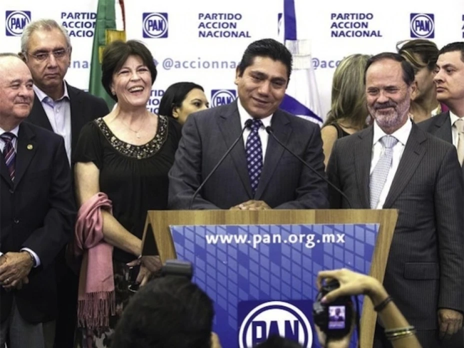 El nuevo coordinador del parlamento del PAN en le Senado, negó ser dueño de un table dance