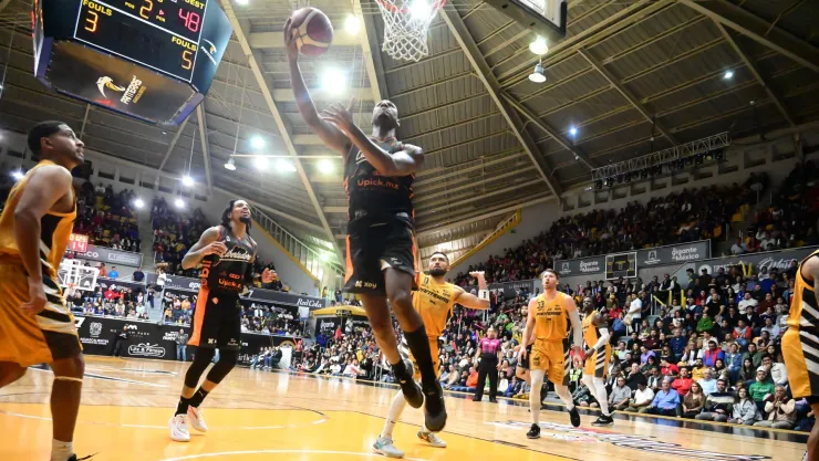 libertadores de queretaro vencen a panteras en liga de baloncesto.jpg
