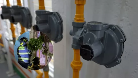 Tubería de gas e imagen de bomberos atendiendo fuga en la colonia Granjas México en Iztacalco, el 15 de octubre de 2025.