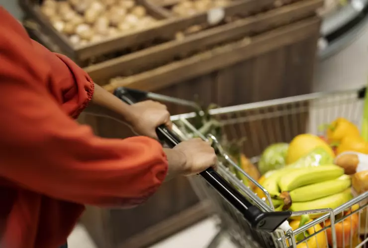 Nueva tendencia de encontrar pareja en pasillos del supermercado